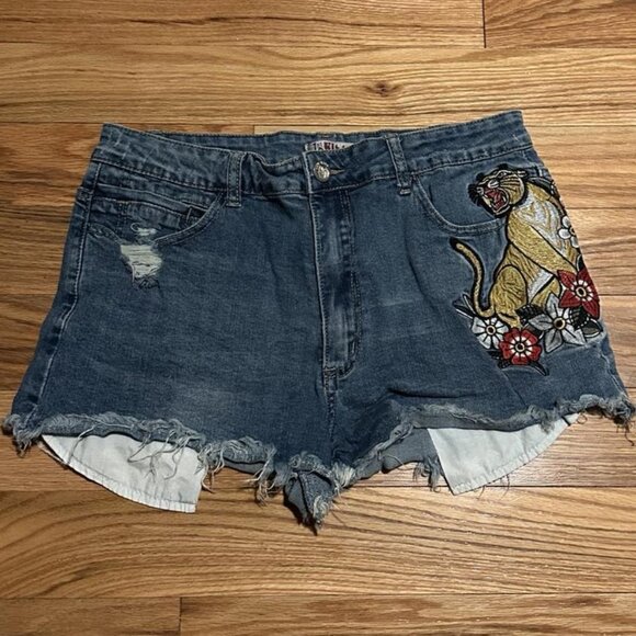 5 for $20 📢 1st Kiss Embroidered Tiger Distressed Jeans Denim Shorts High Rise - Picture 2 of 7